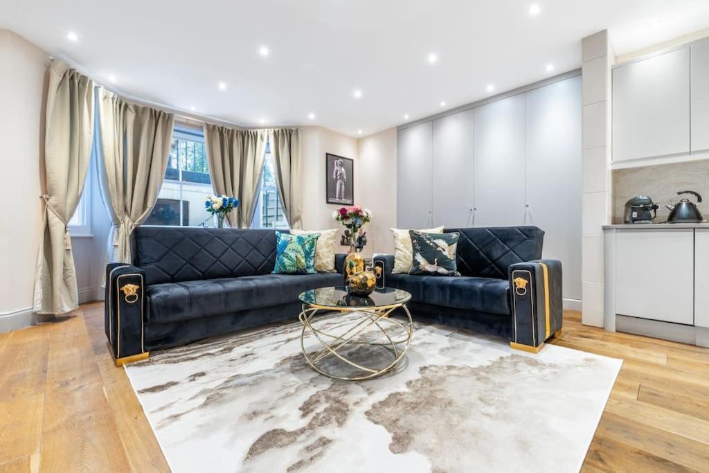 2 Bed / 2 Bath Versace Apartment In Knightsbridge Londen Buitenkant foto