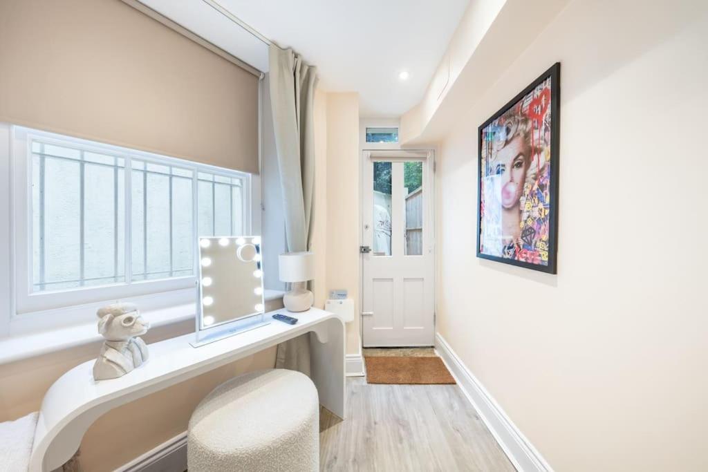 2 Bed / 2 Bath Versace Apartment In Knightsbridge Londen Buitenkant foto