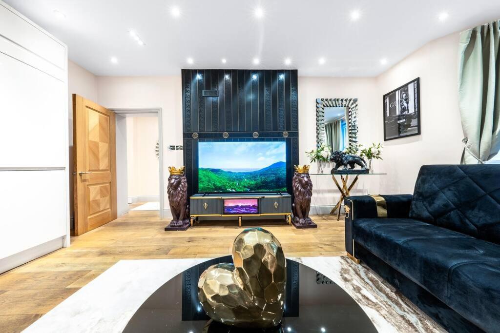 2 Bed / 2 Bath Versace Apartment In Knightsbridge Londen Buitenkant foto