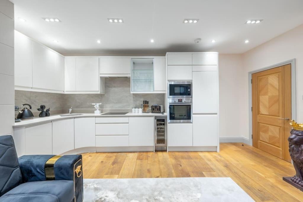 2 Bed / 2 Bath Versace Apartment In Knightsbridge Londen Buitenkant foto