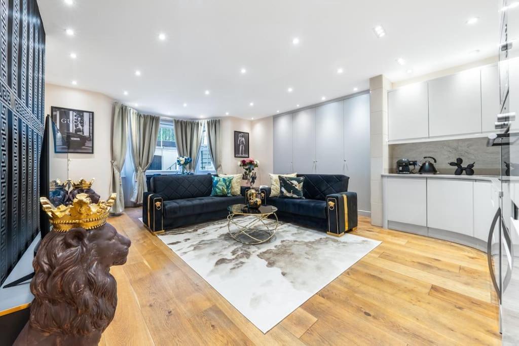 2 Bed / 2 Bath Versace Apartment In Knightsbridge Londen Buitenkant foto