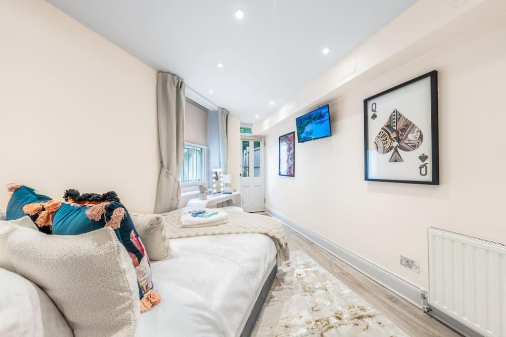 2 Bed / 2 Bath Versace Apartment In Knightsbridge Londen Buitenkant foto