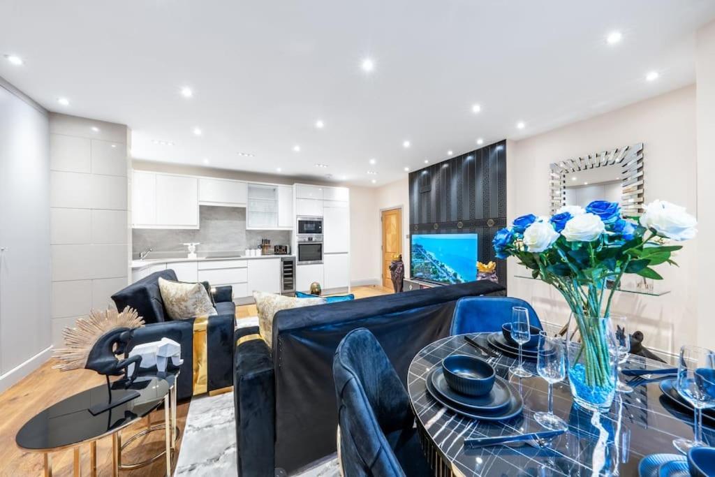 2 Bed / 2 Bath Versace Apartment In Knightsbridge Londen Buitenkant foto