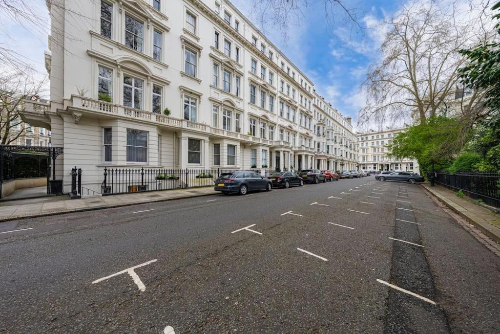 2 Bed / 2 Bath Versace Apartment In Knightsbridge Londen Buitenkant foto