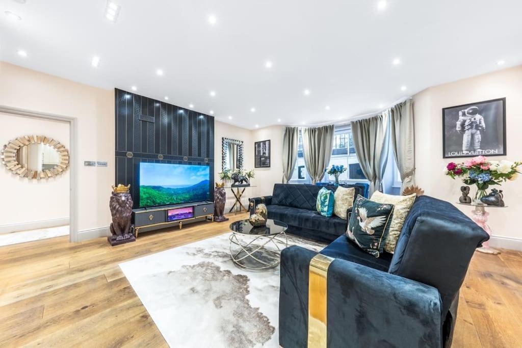 2 Bed / 2 Bath Versace Apartment In Knightsbridge Londen Buitenkant foto